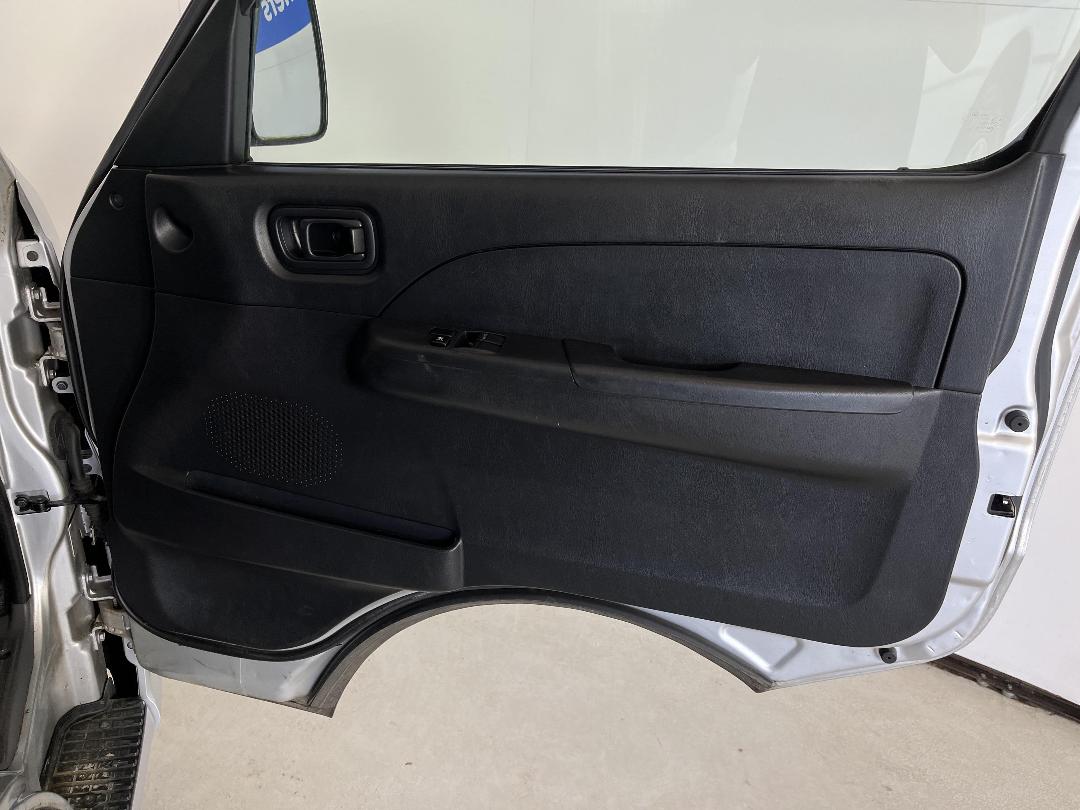 Photo '15' of Nissan Caravan