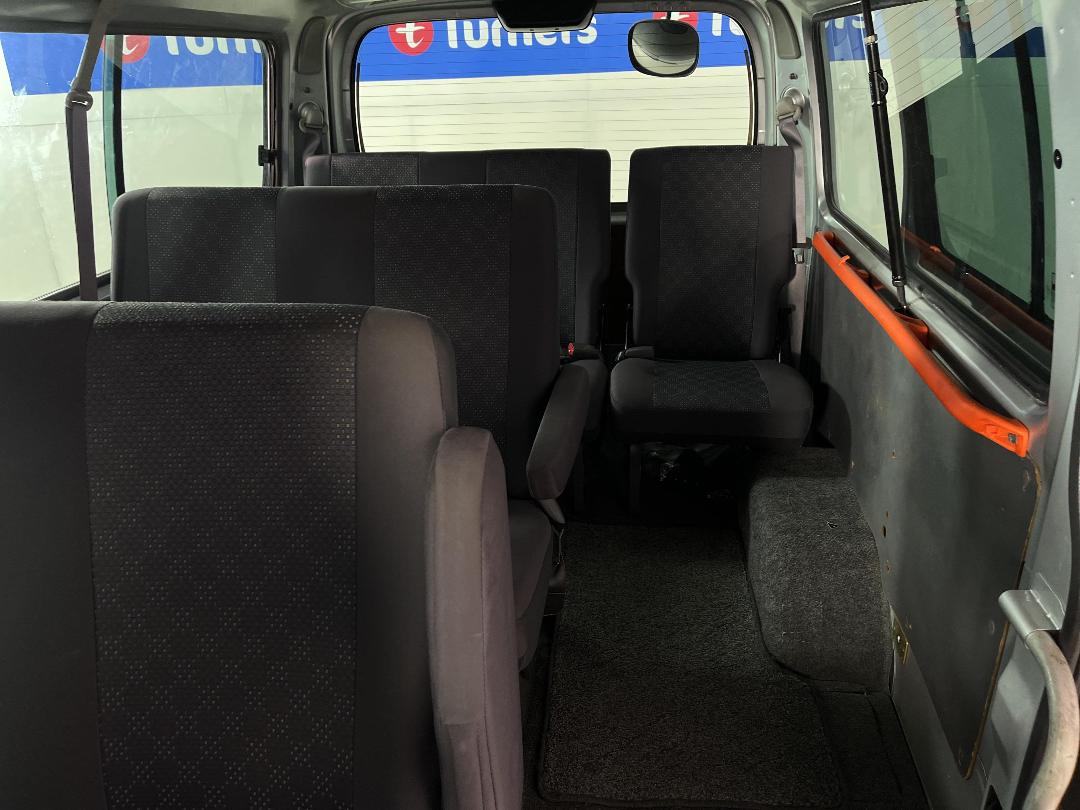 Photo '19' of Nissan Caravan