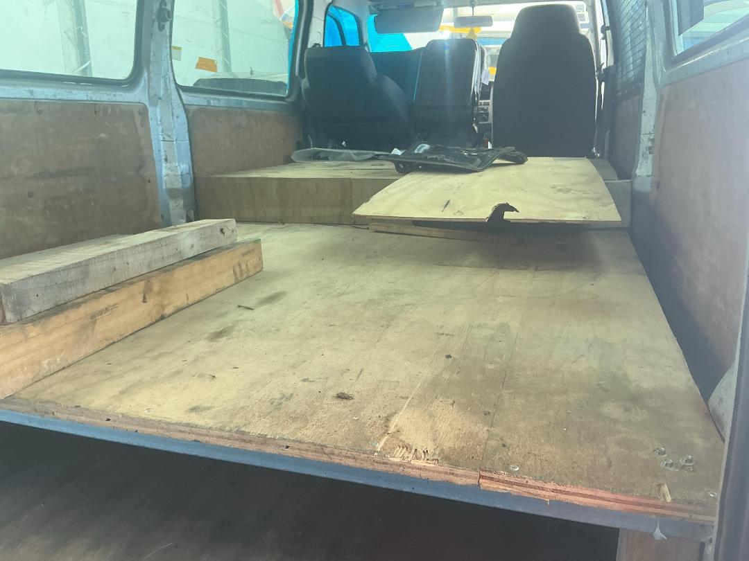 Photo '24' of Nissan Caravan