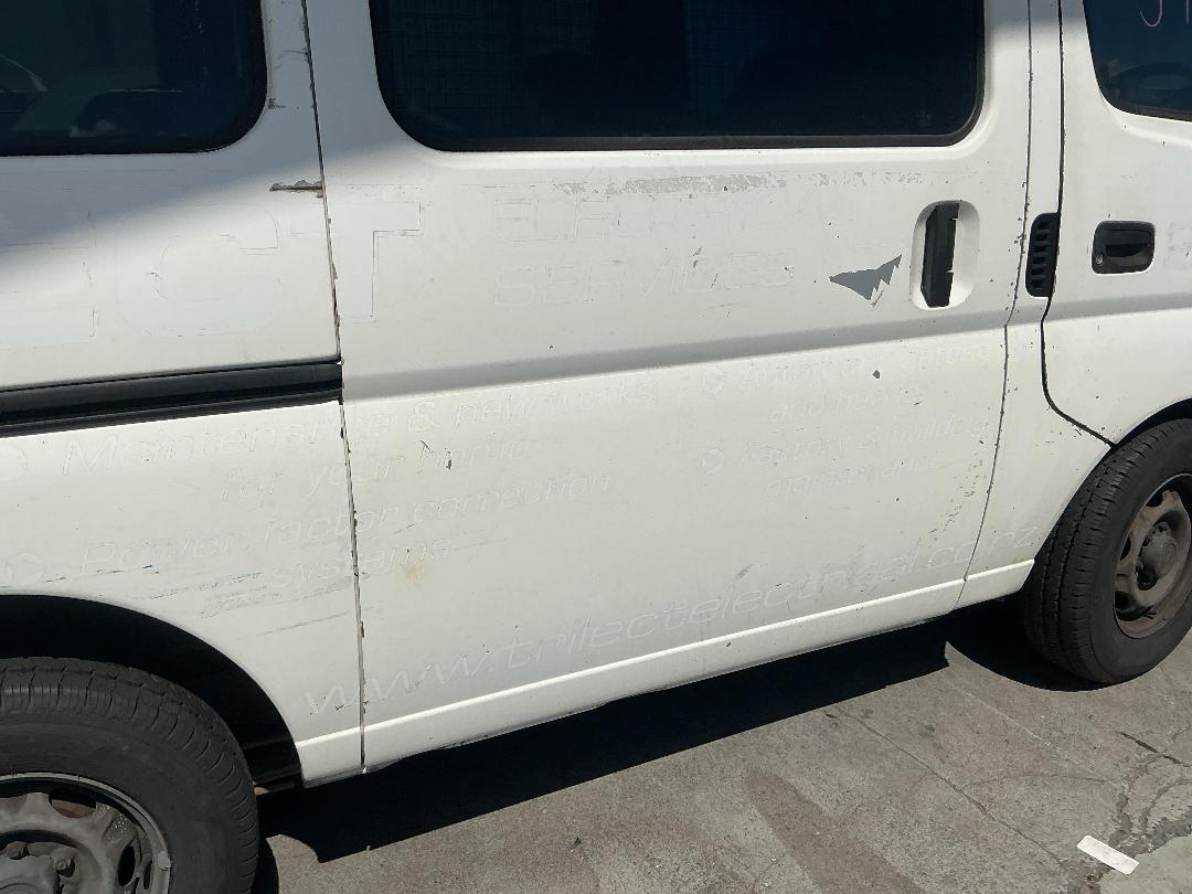 Photo '16' of Nissan Caravan