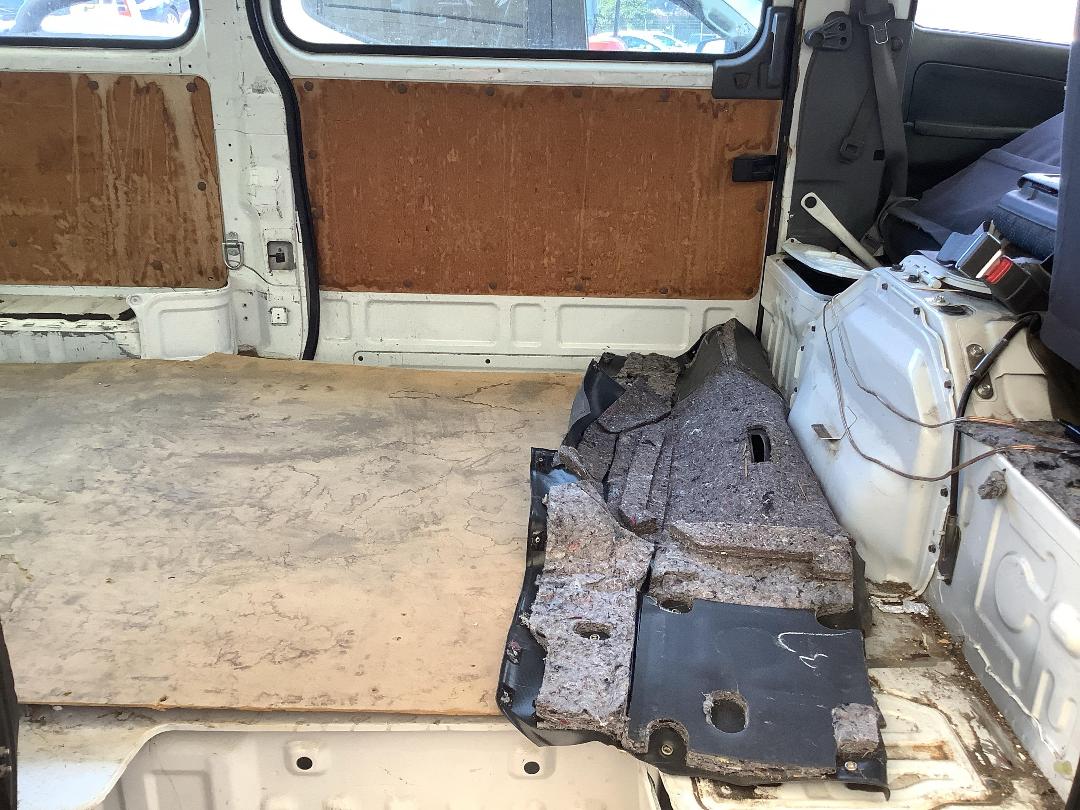 Photo '11' of Nissan Caravan