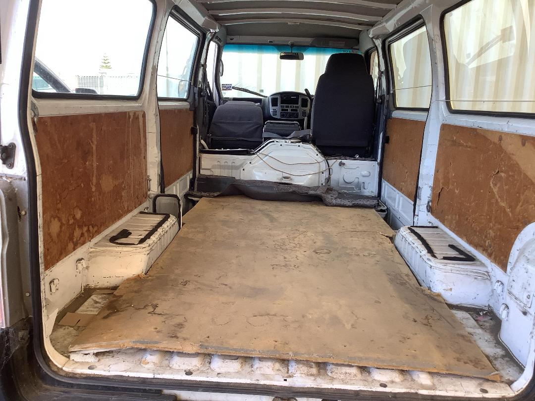 Photo '10' of Nissan Caravan