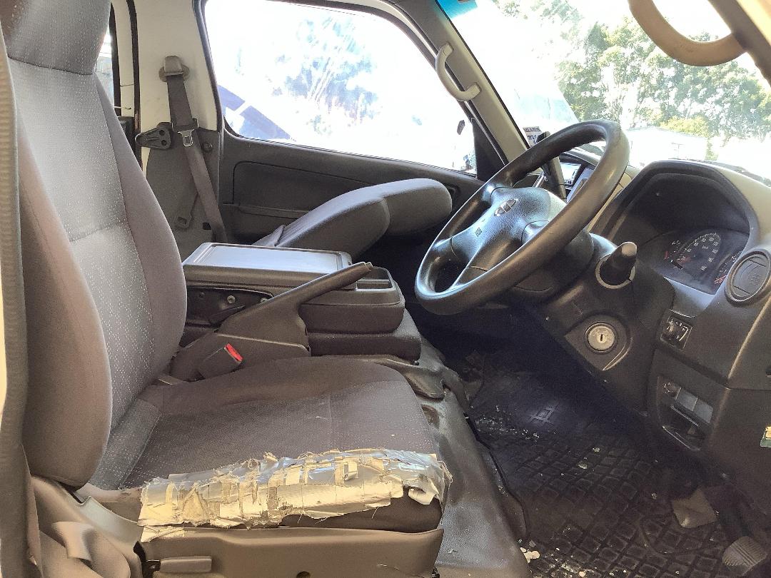 Photo '12' of Nissan Caravan