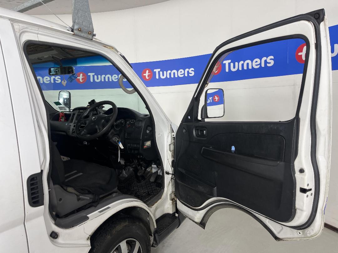 Photo '15' of Nissan Caravan Photo '15' of Nissan Caravan