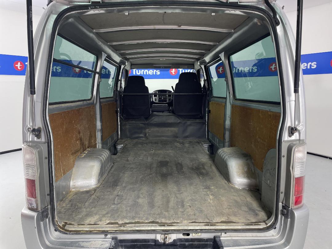Photo '14' of Nissan Caravan