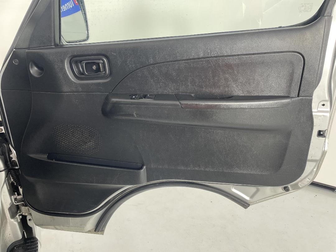 Photo '15' of Nissan Caravan