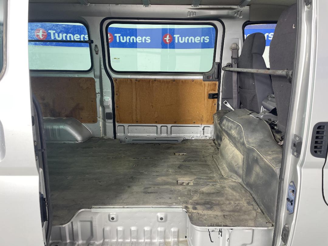 Photo '19' of Nissan Caravan