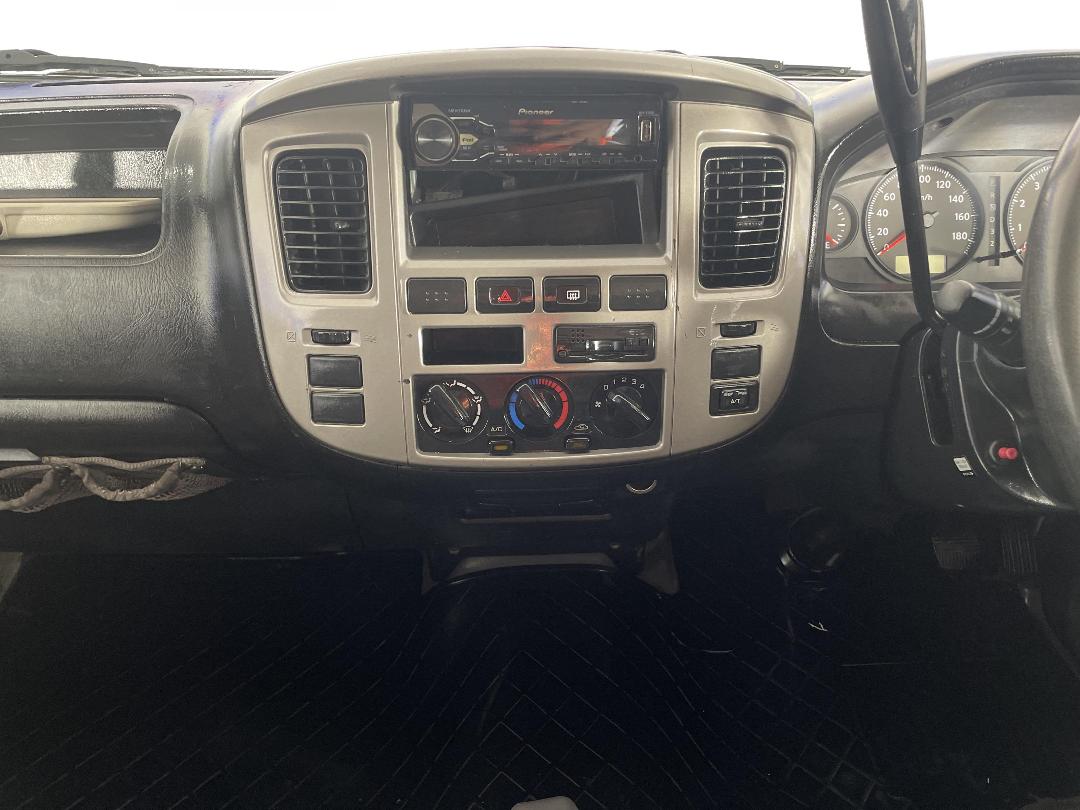 Photo '18' of Nissan Caravan