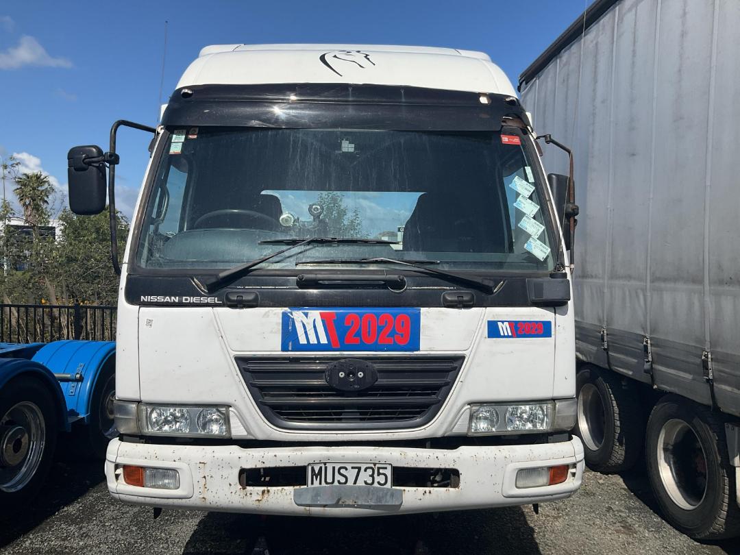 Photo '5' of Nissan Condor Tractor Unit Photo '5' of Nissan Condor Tractor Unit