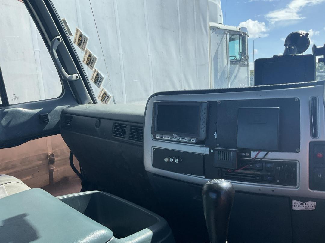 Photo '15' of Nissan Condor Tractor Unit Photo '15' of Nissan Condor Tractor Unit