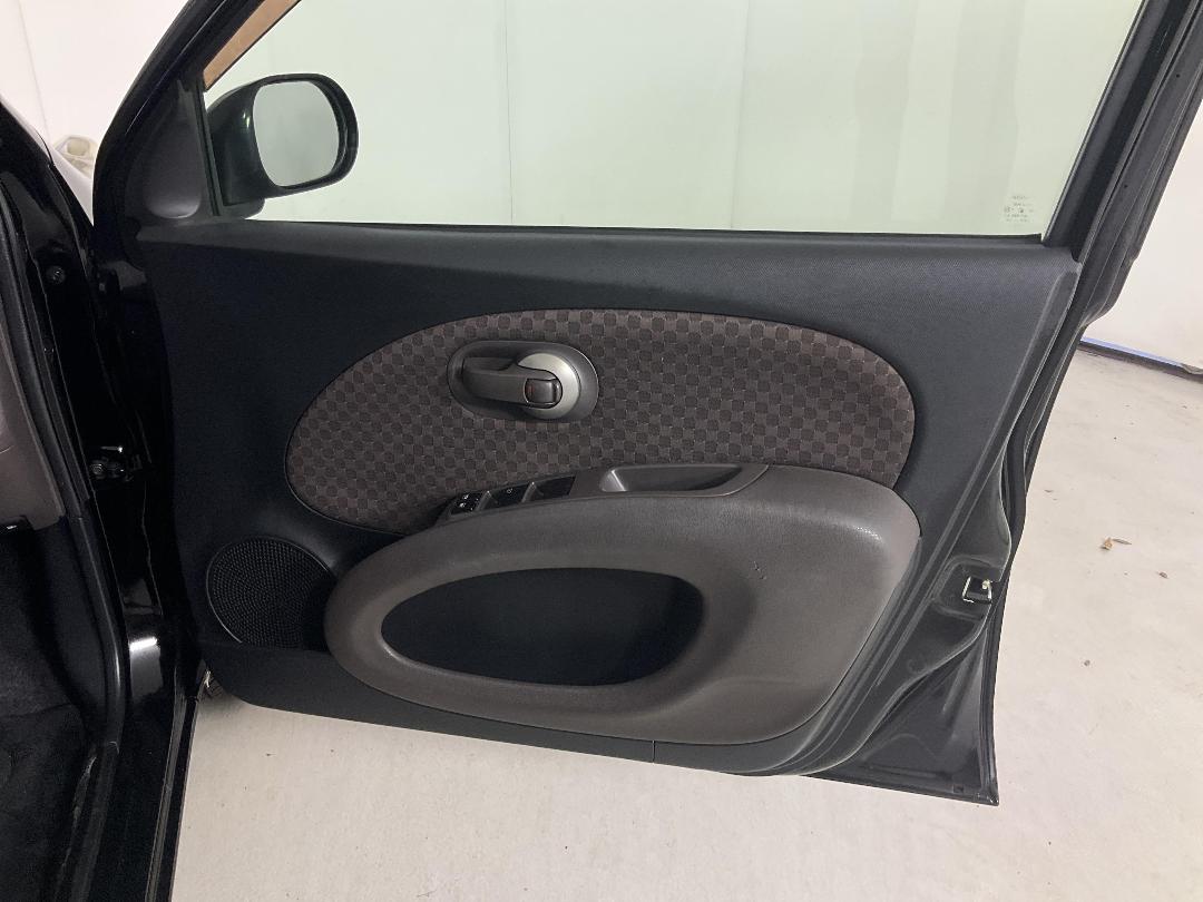 Photo '15' of Nissan March