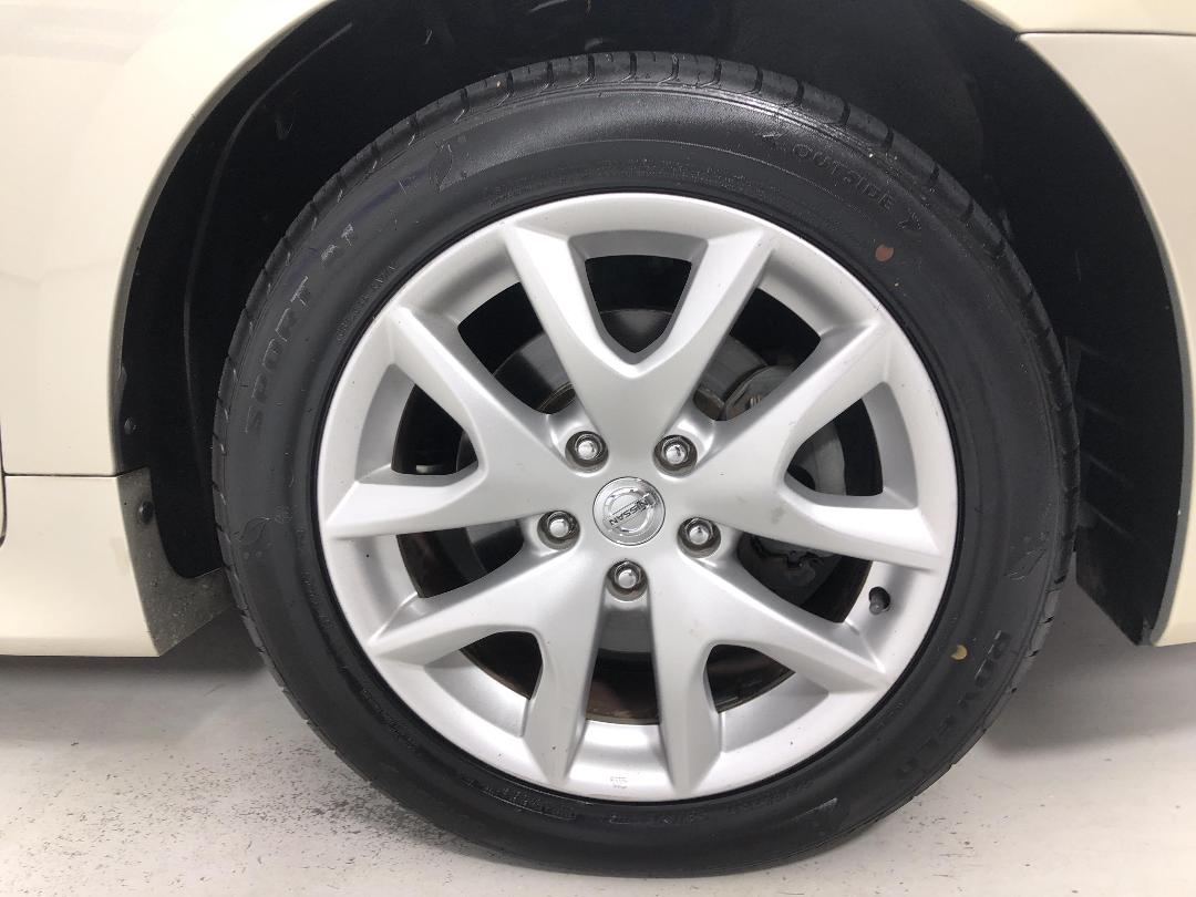 Photo '9' of Nissan Maxima