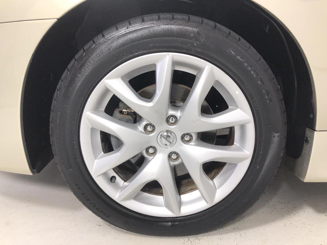 Photo '10' of Nissan Maxima