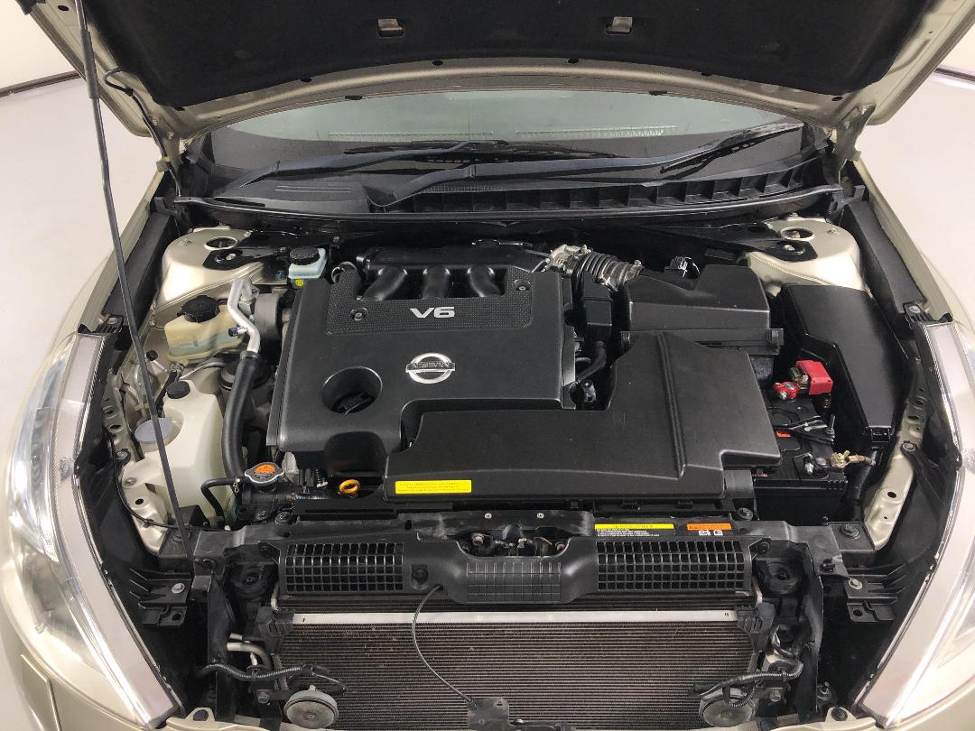 Photo '13' of Nissan Maxima