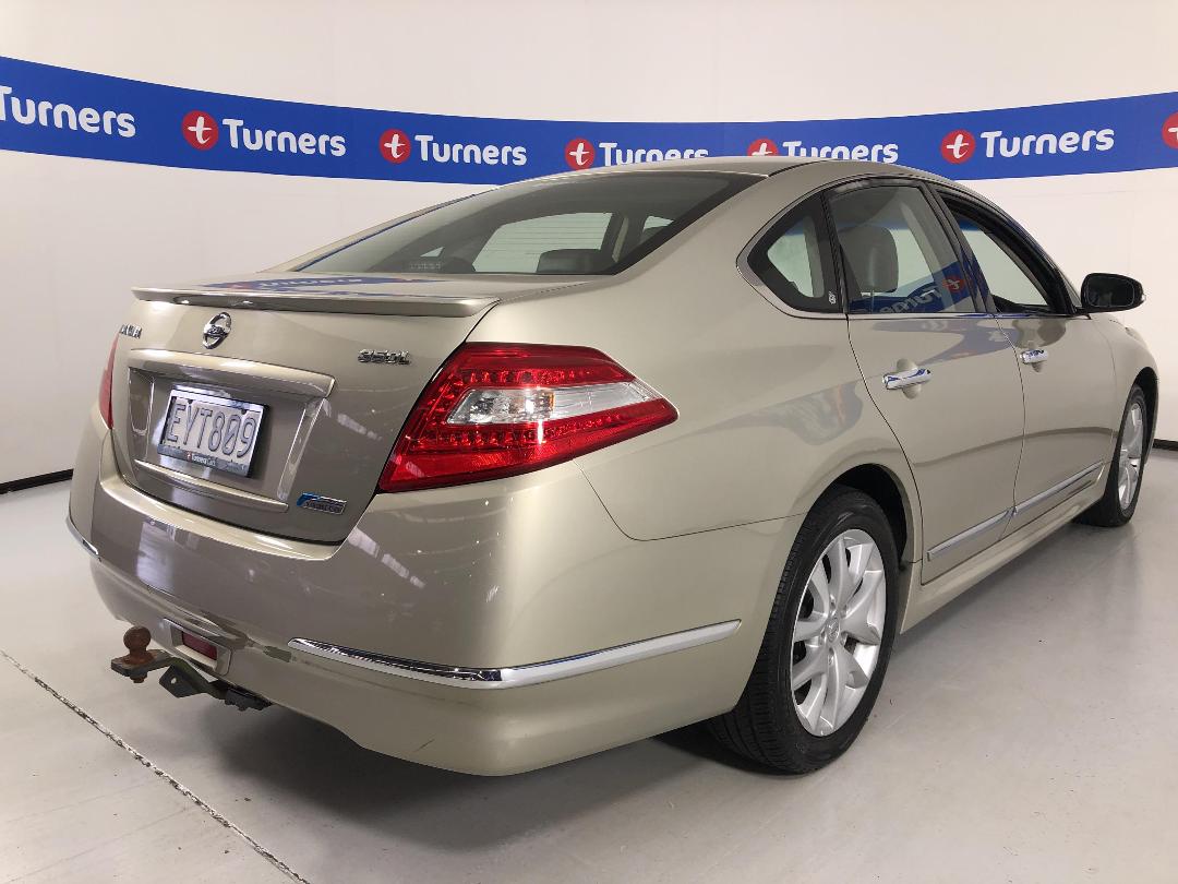 Photo '7' of Nissan Maxima