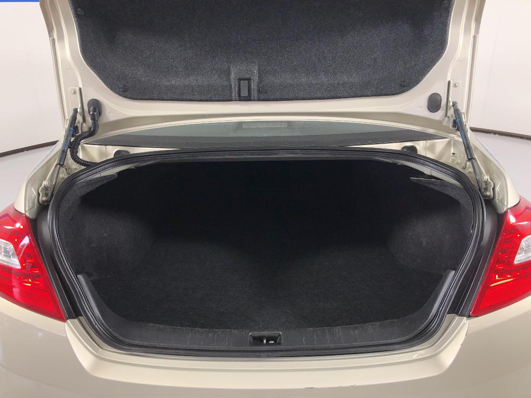 Photo '14' of Nissan Maxima