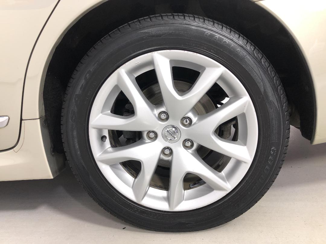 Photo '11' of Nissan Maxima