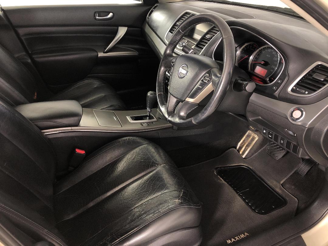 Photo '16' of Nissan Maxima