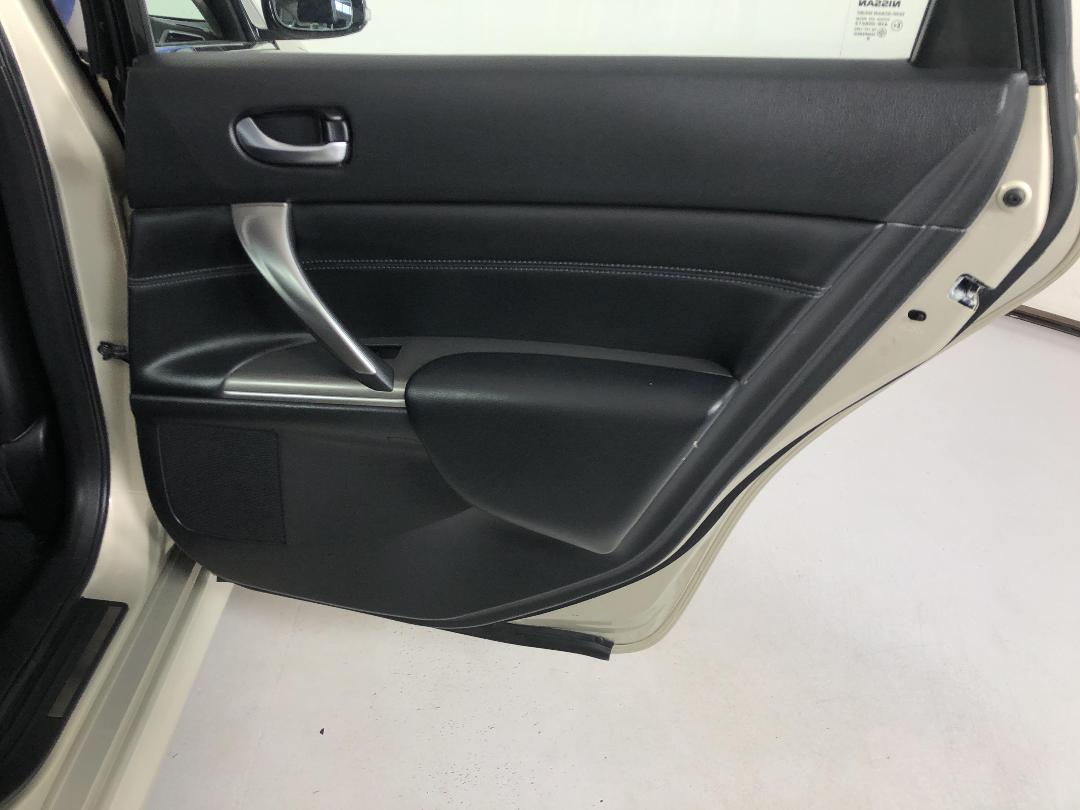 Photo '19' of Nissan Maxima