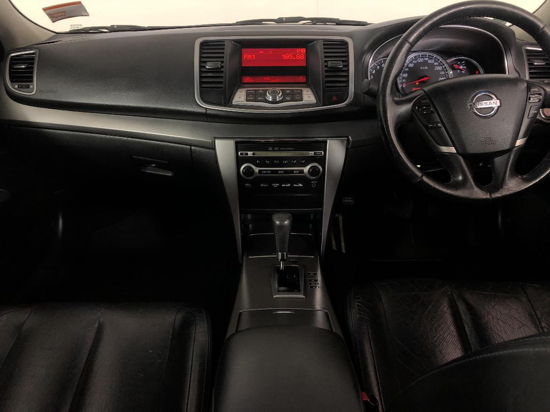 Photo '17' of Nissan Maxima