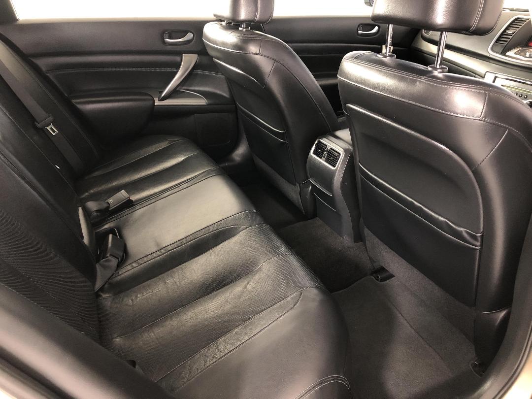 Photo '20' of Nissan Maxima