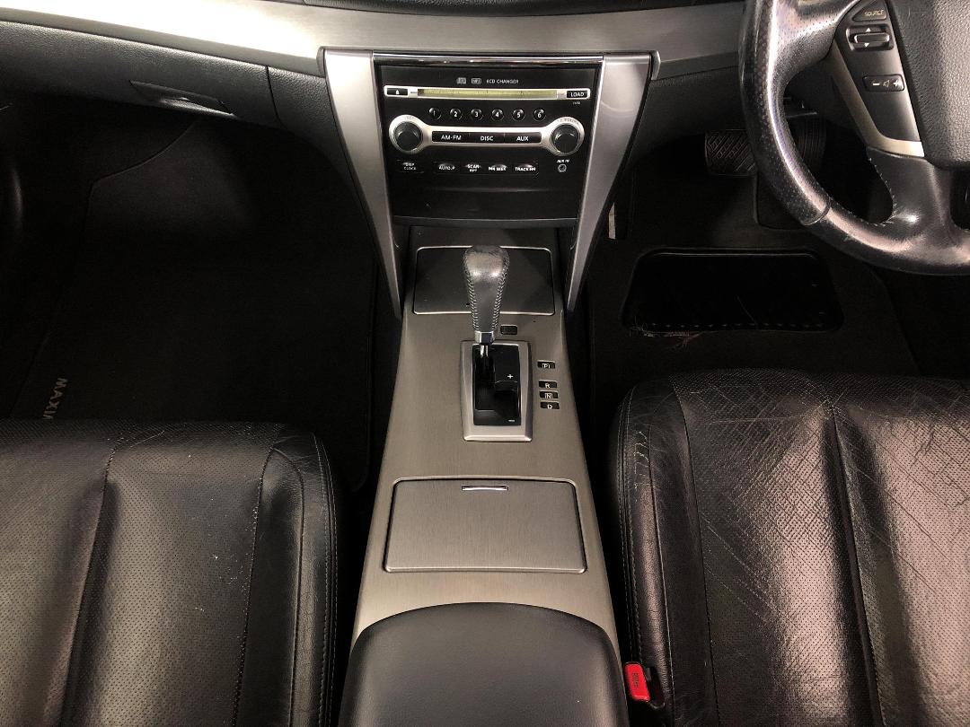 Photo '18' of Nissan Maxima