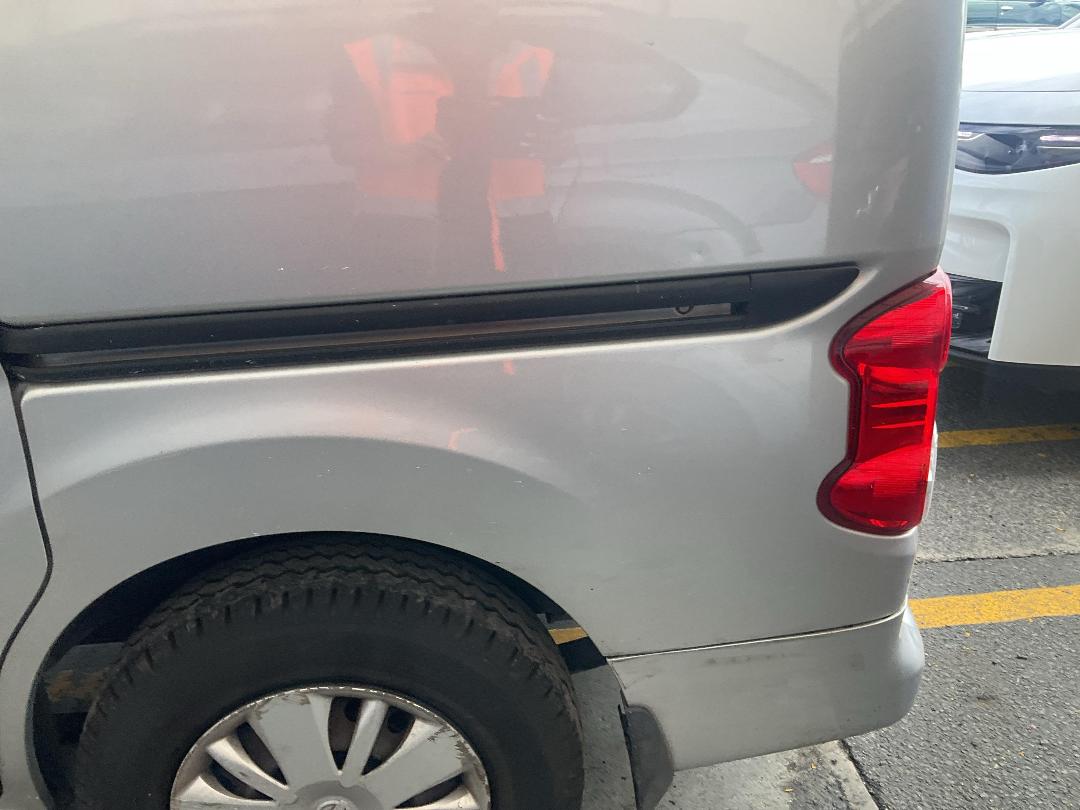 Photo '27' of Nissan NV200