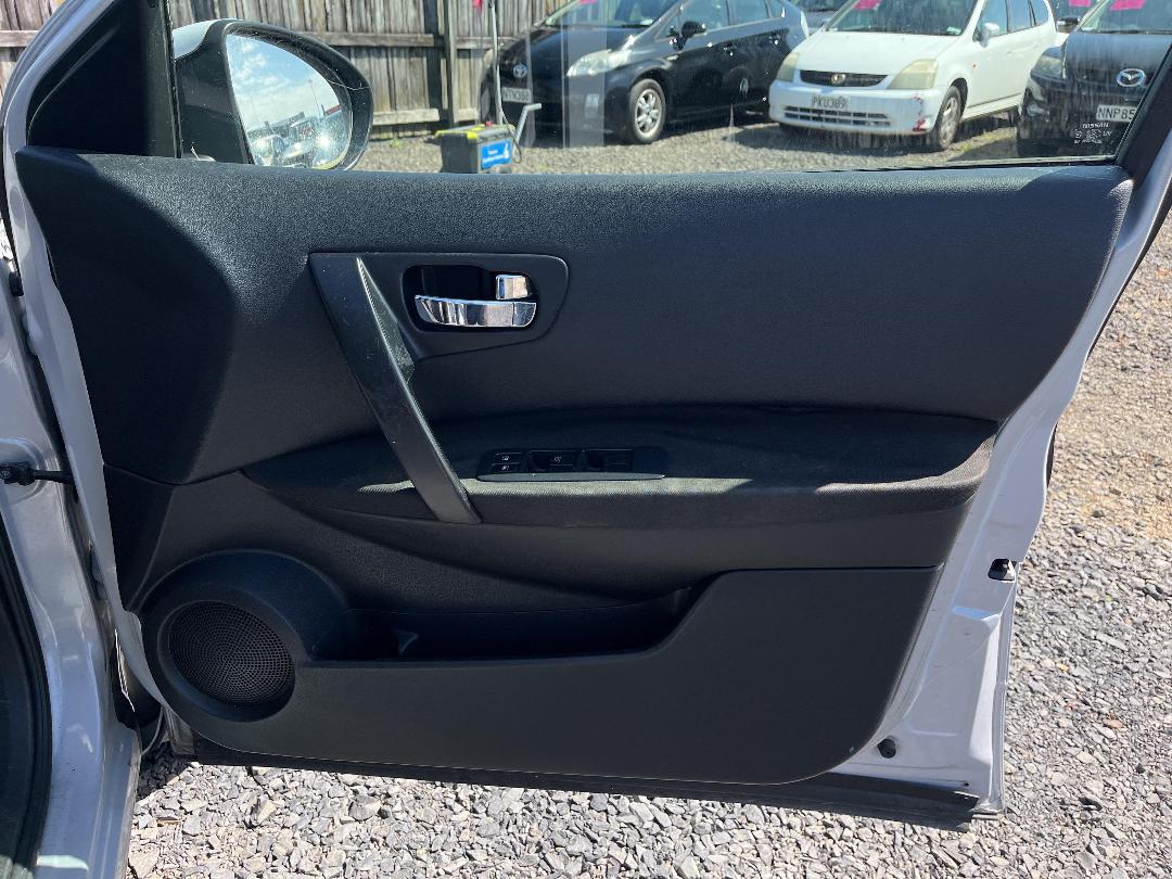 Photo '9' of Nissan Qashqai ST Photo '9' of Nissan Qashqai ST