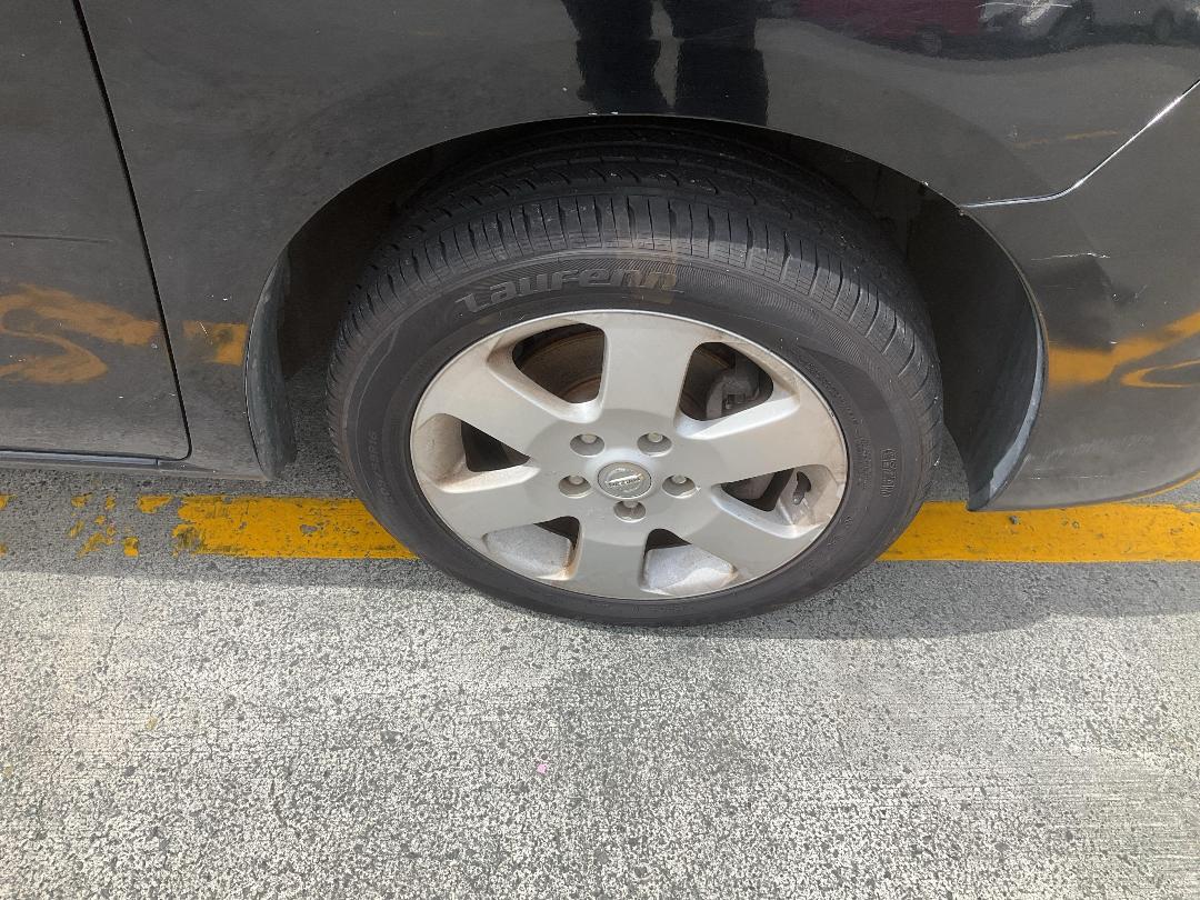 Photo '2' of Nissan Serena