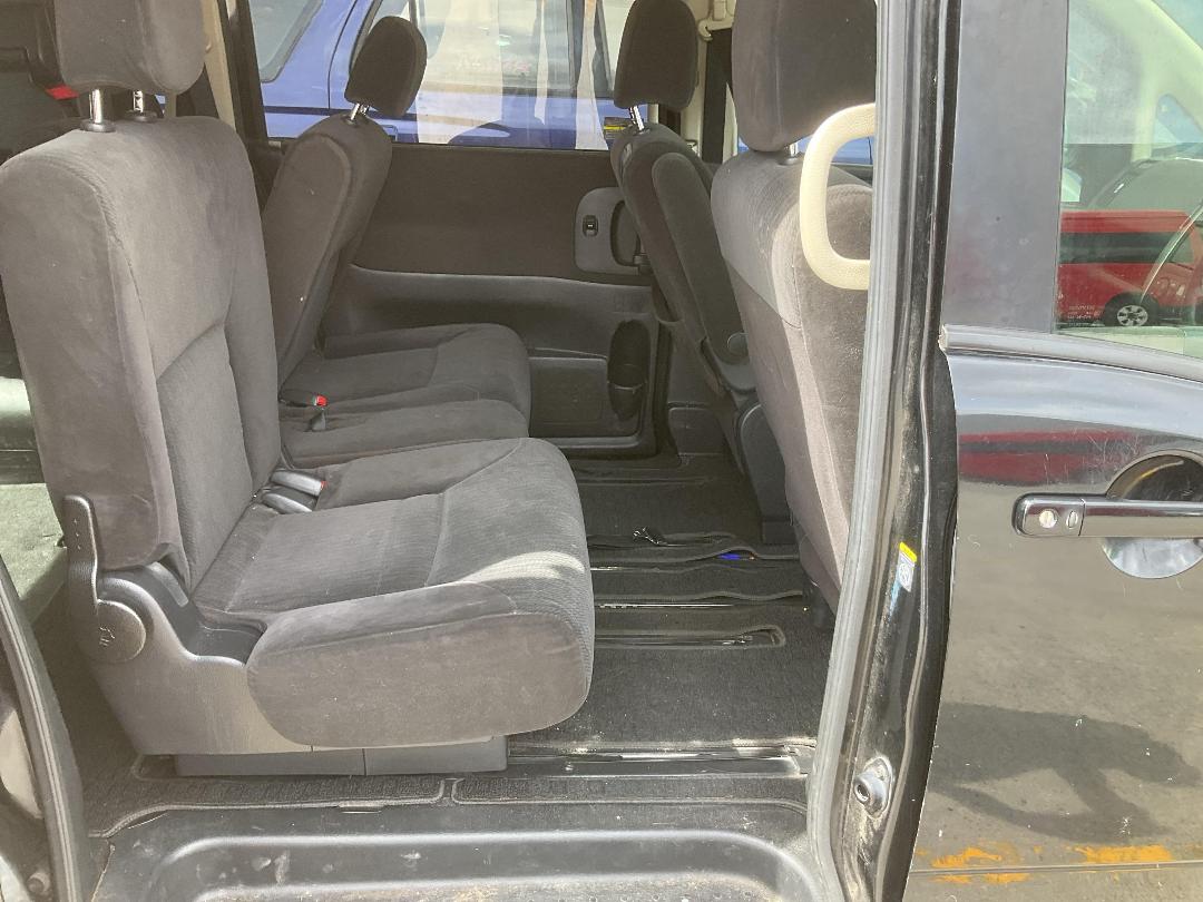 Photo '28' of Nissan Serena