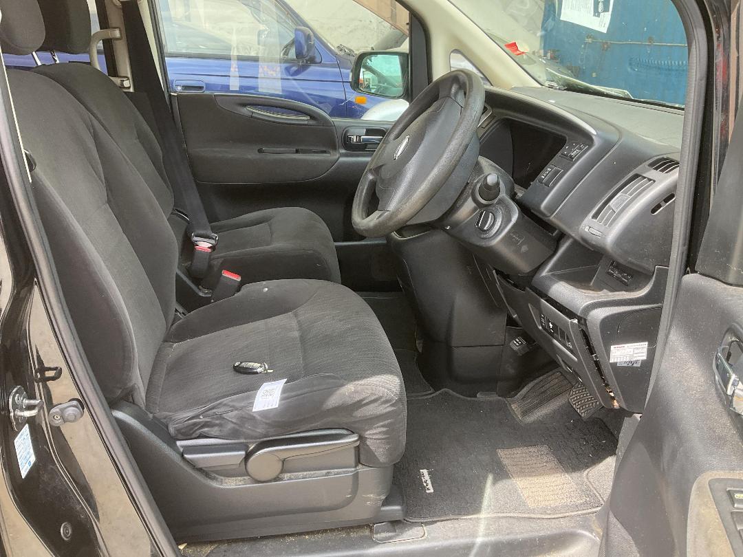 Photo '30' of Nissan Serena