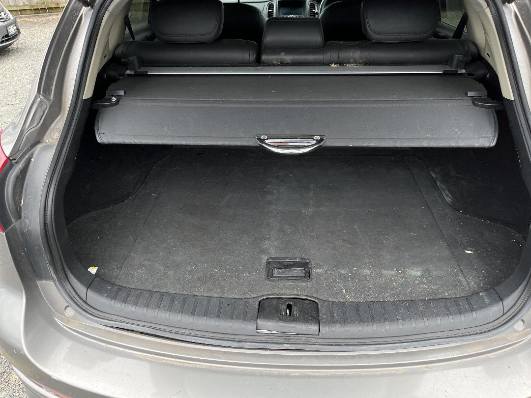 Photo '12' of Nissan Skyline 370GT Four Photo '12' of Nissan Skyline 370GT Four