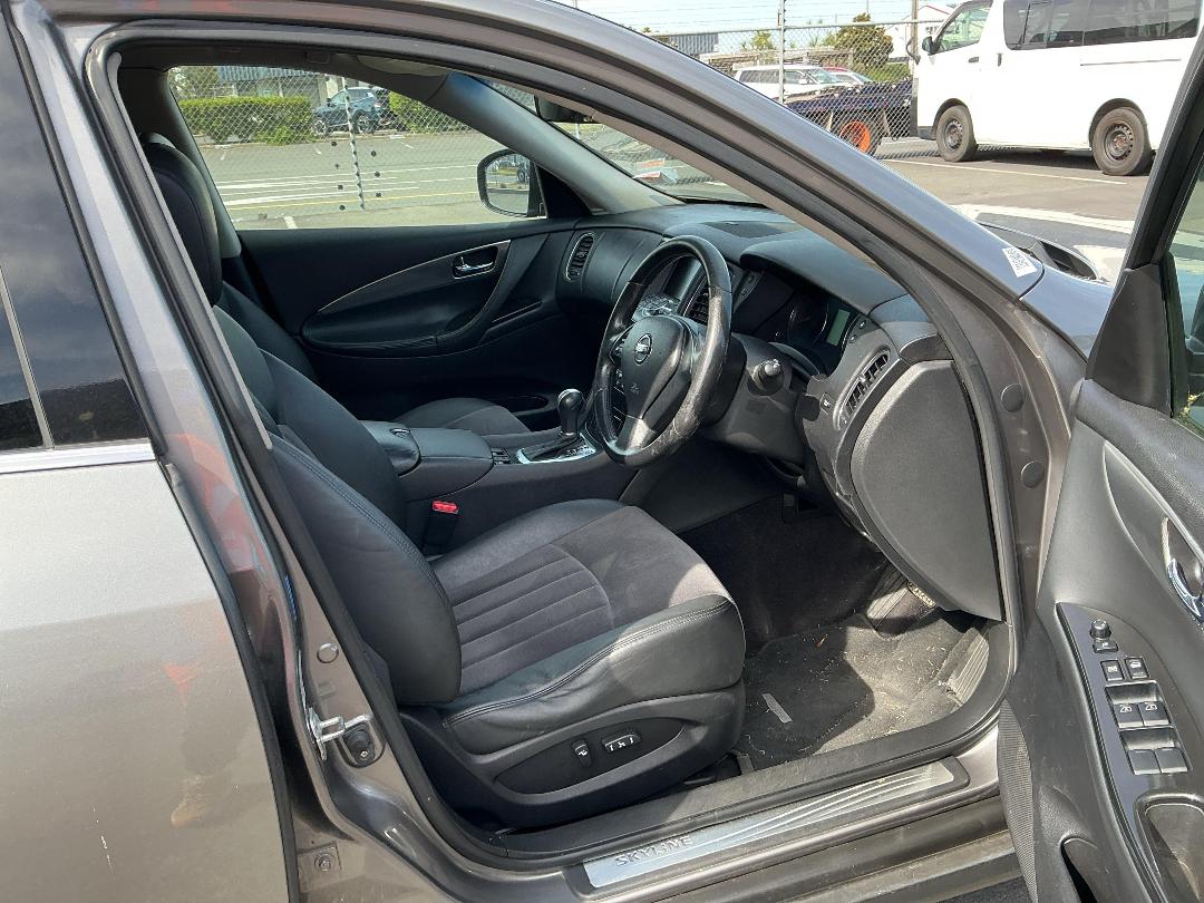 Photo '14' of Nissan Skyline Crossover