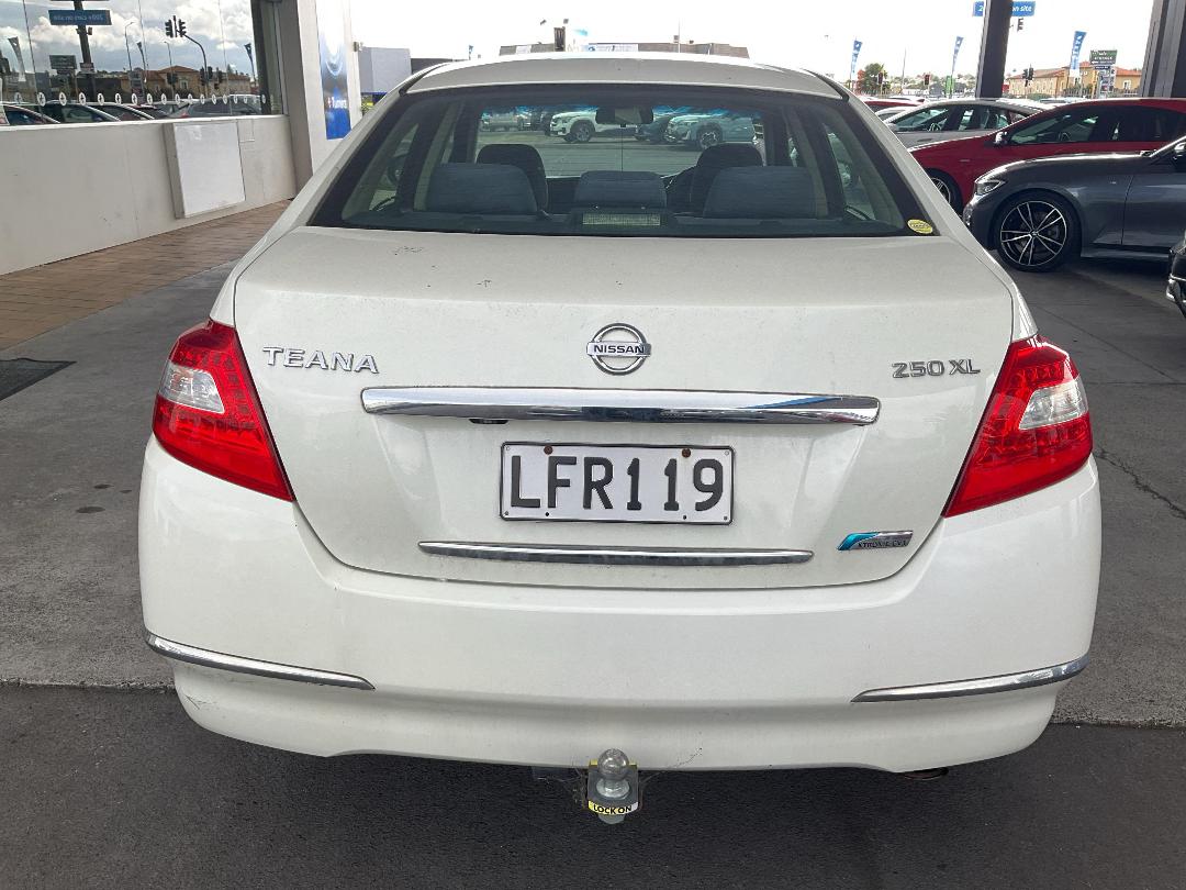 Photo '8' of Nissan Teana