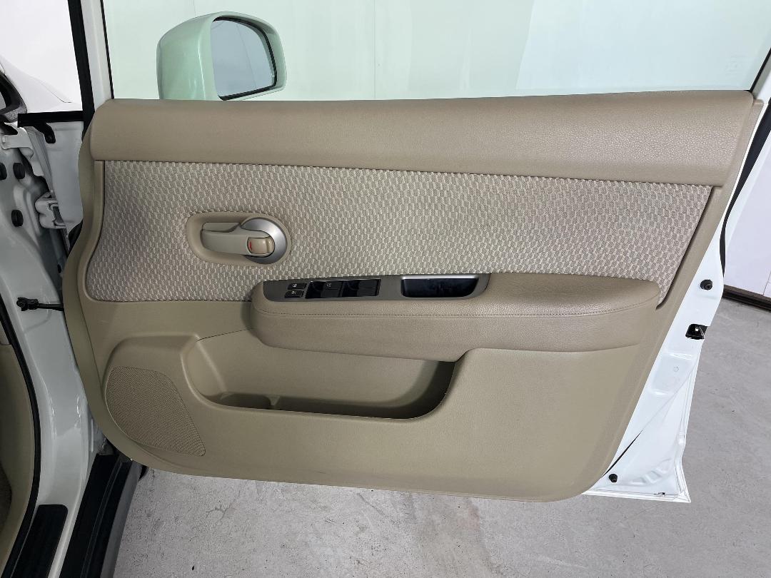 Photo '15' of Nissan Tiida Photo '15' of Nissan Tiida