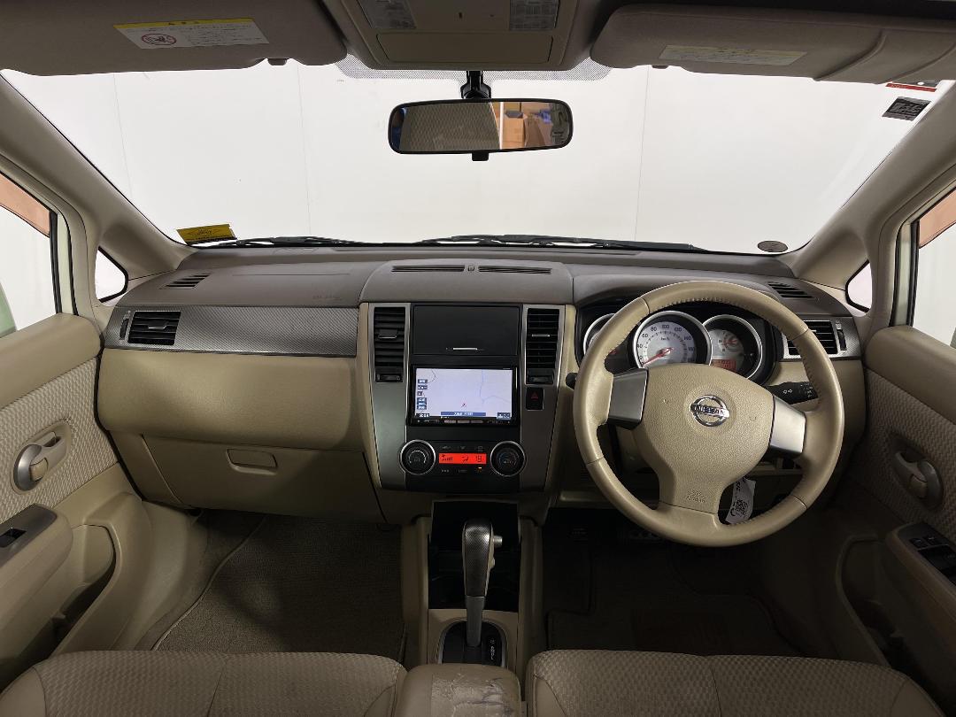 Photo '17' of Nissan Tiida Photo '17' of Nissan Tiida