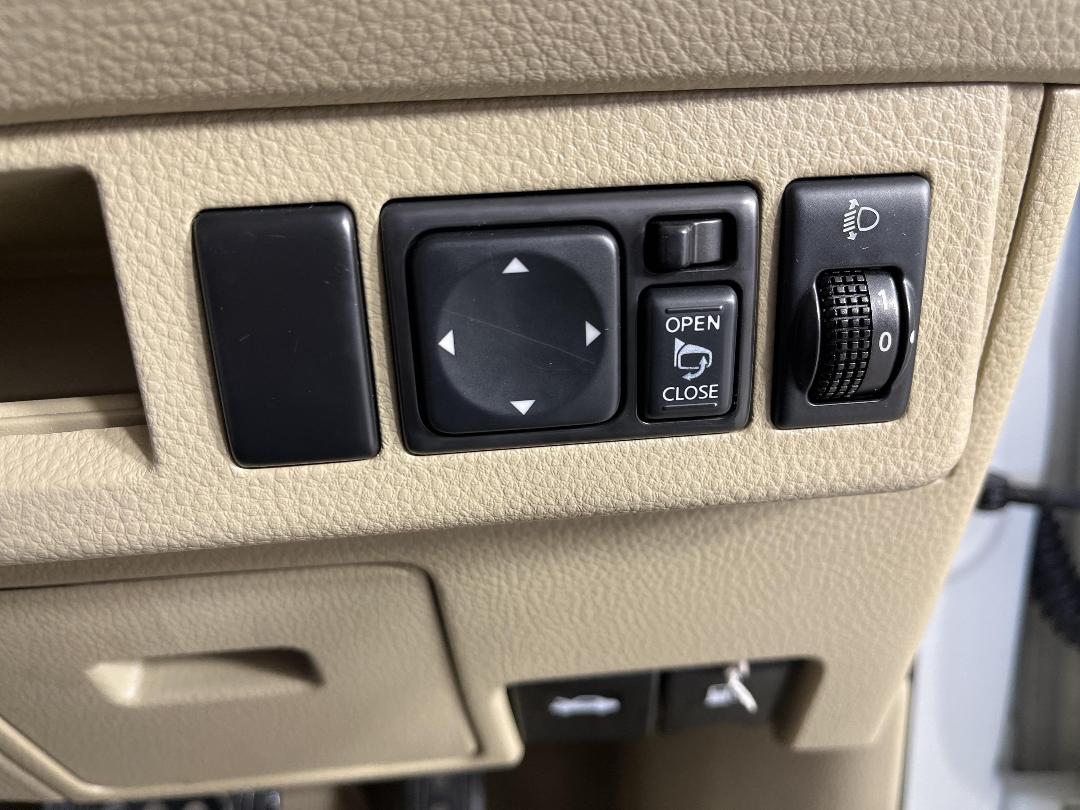 Photo '25' of Nissan Tiida Photo '25' of Nissan Tiida