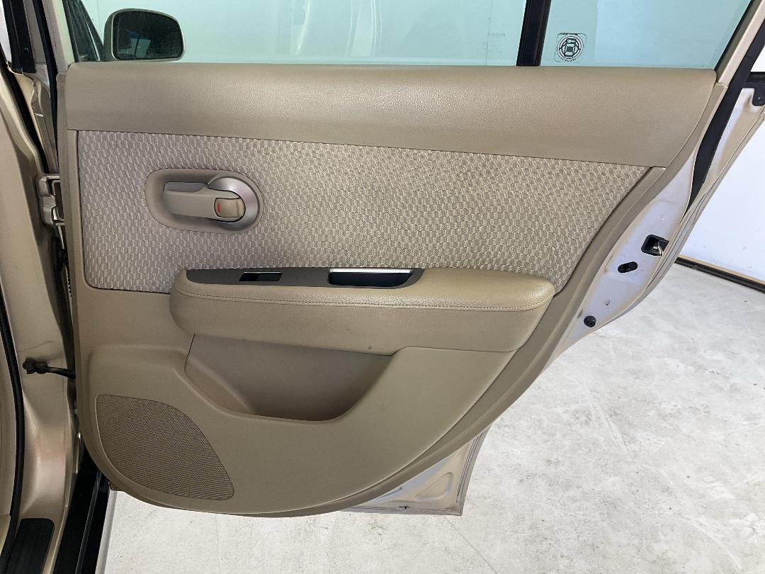 Photo '19' of Nissan Tiida