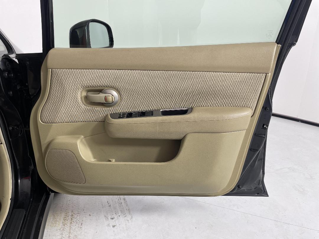 Photo '15' of Nissan Tiida Photo '15' of Nissan Tiida