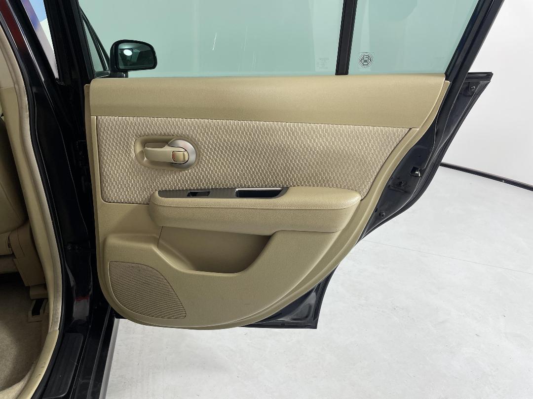 Photo '19' of Nissan Tiida Photo '19' of Nissan Tiida