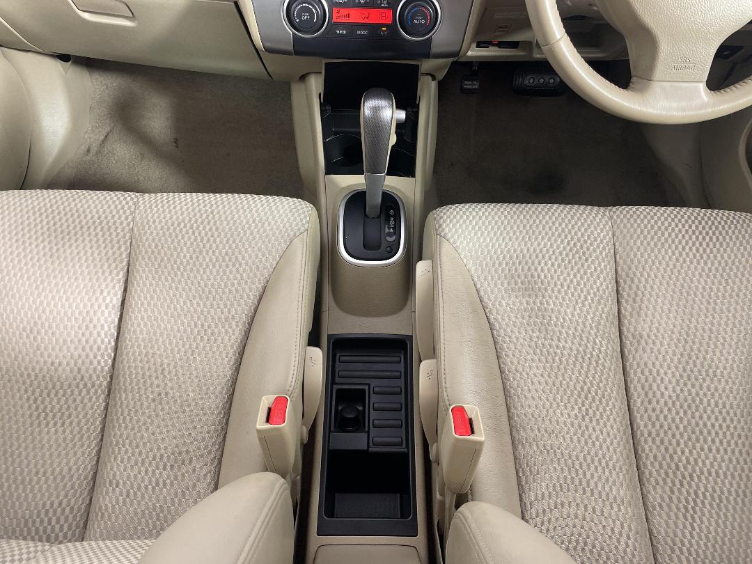 Photo '18' of Nissan Tiida Photo '18' of Nissan Tiida