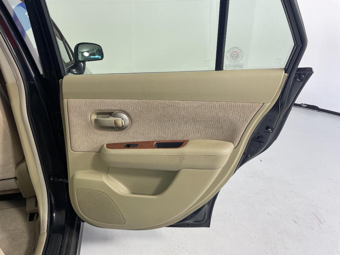 Photo '19' of Nissan Tiida Photo '19' of Nissan Tiida