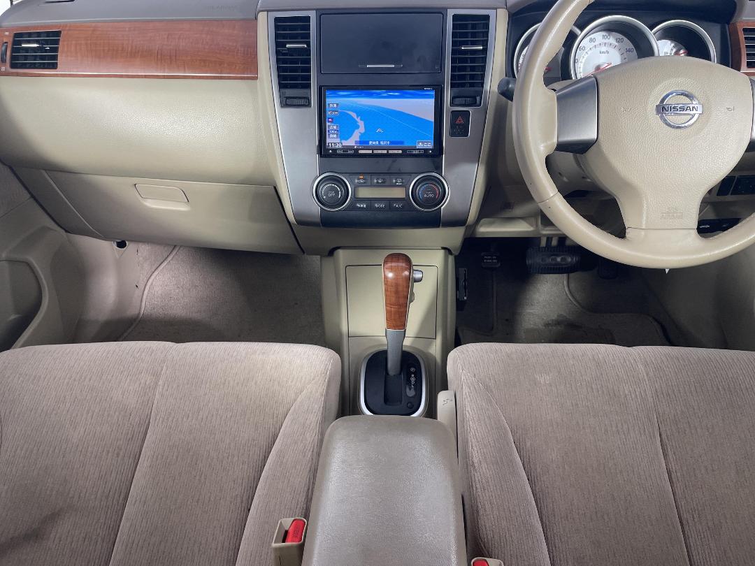 Photo '18' of Nissan Tiida Photo '18' of Nissan Tiida