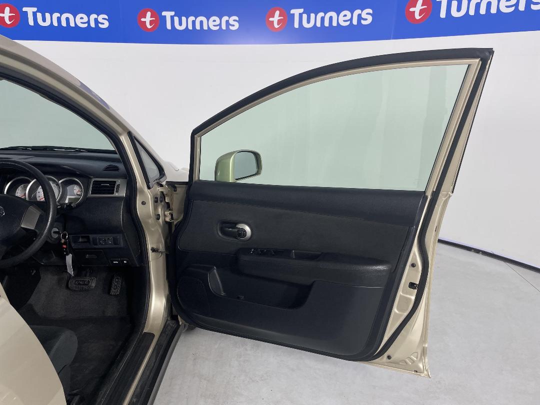 Photo '15' of Nissan Tiida Photo '15' of Nissan Tiida