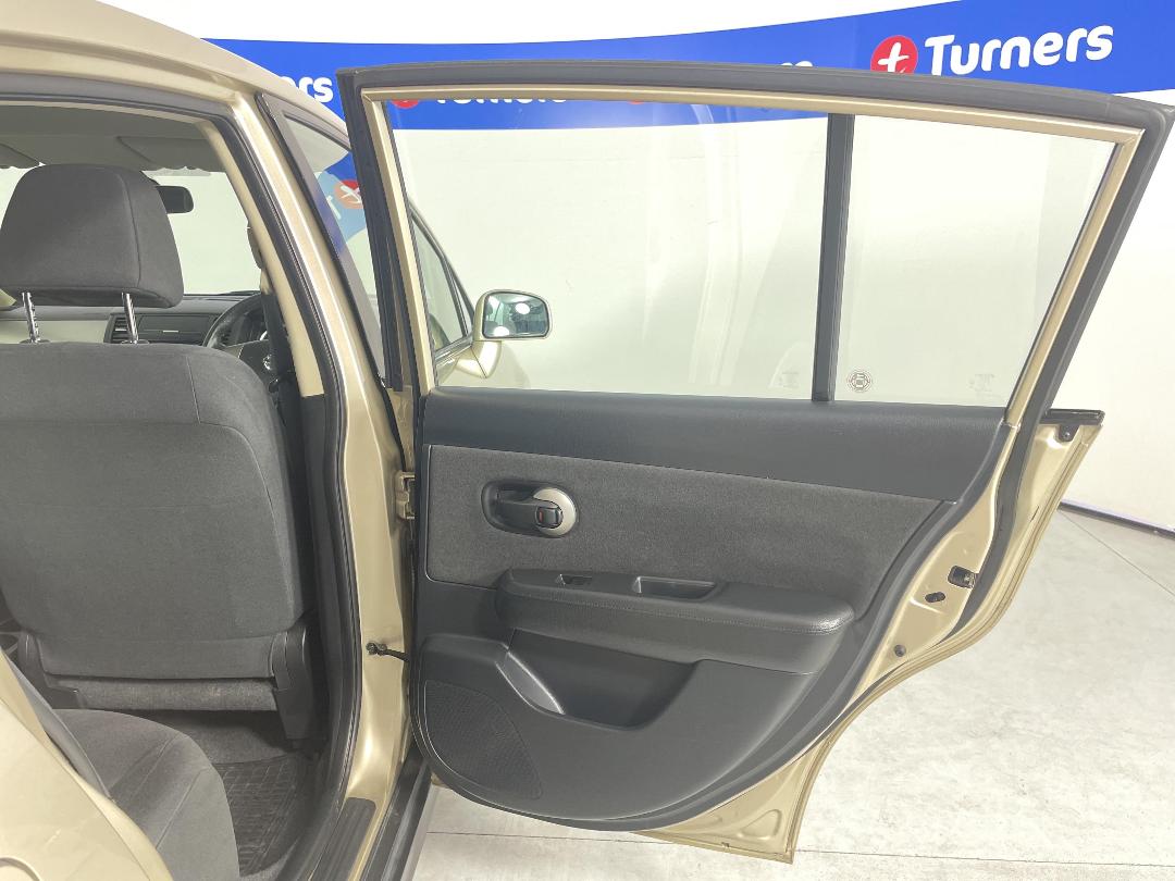 Photo '19' of Nissan Tiida Photo '19' of Nissan Tiida