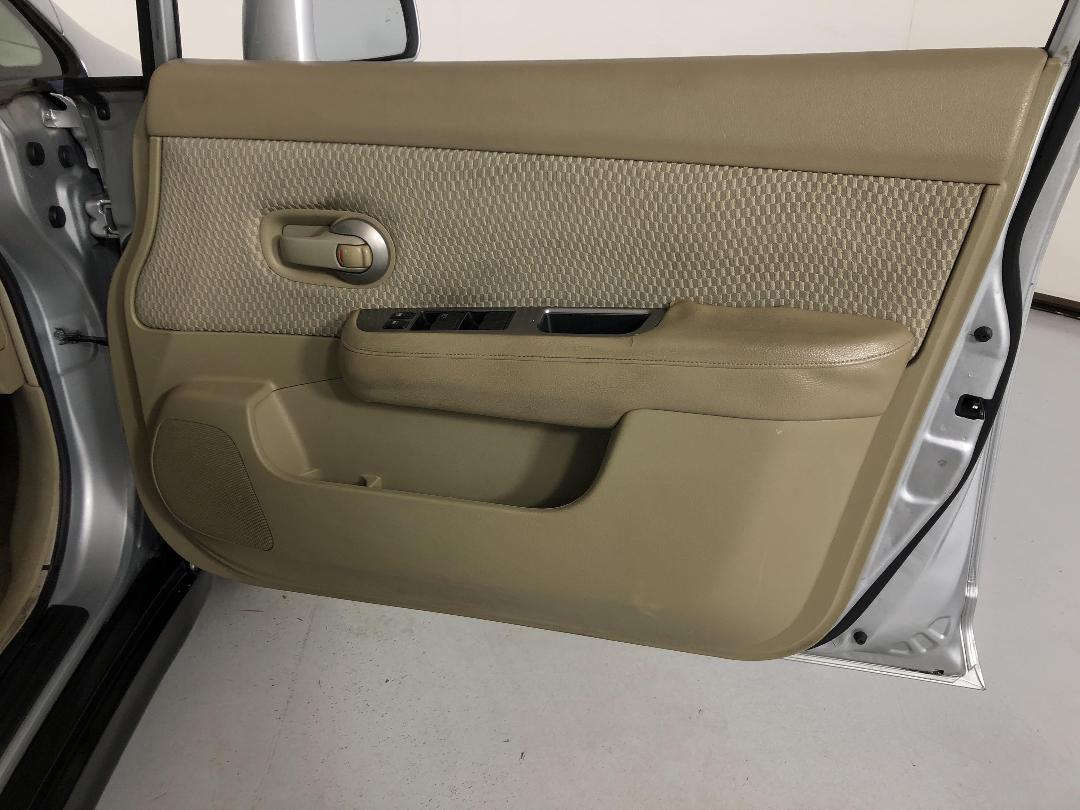 Photo '15' of Nissan Tiida Photo '15' of Nissan Tiida