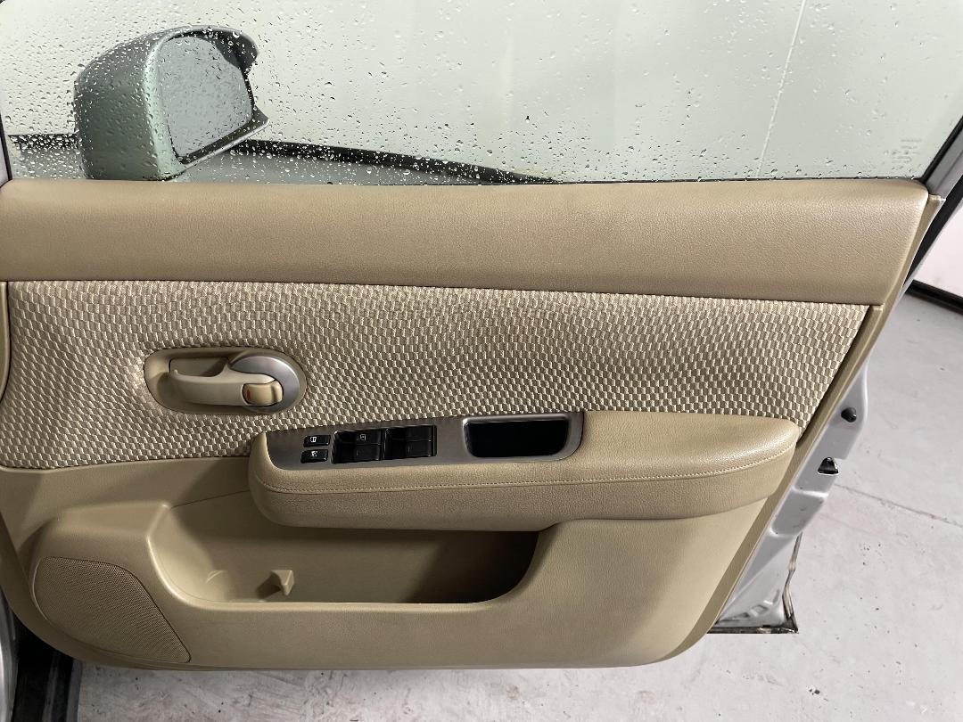 Photo '15' of Nissan Tiida Photo '15' of Nissan Tiida