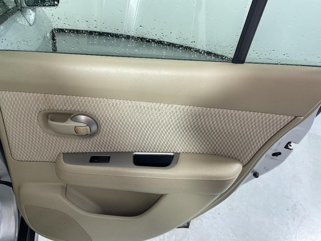 Photo '19' of Nissan Tiida Photo '19' of Nissan Tiida