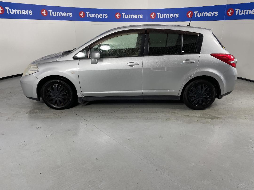 Photo '24' of Nissan Tiida Photo '24' of Nissan Tiida