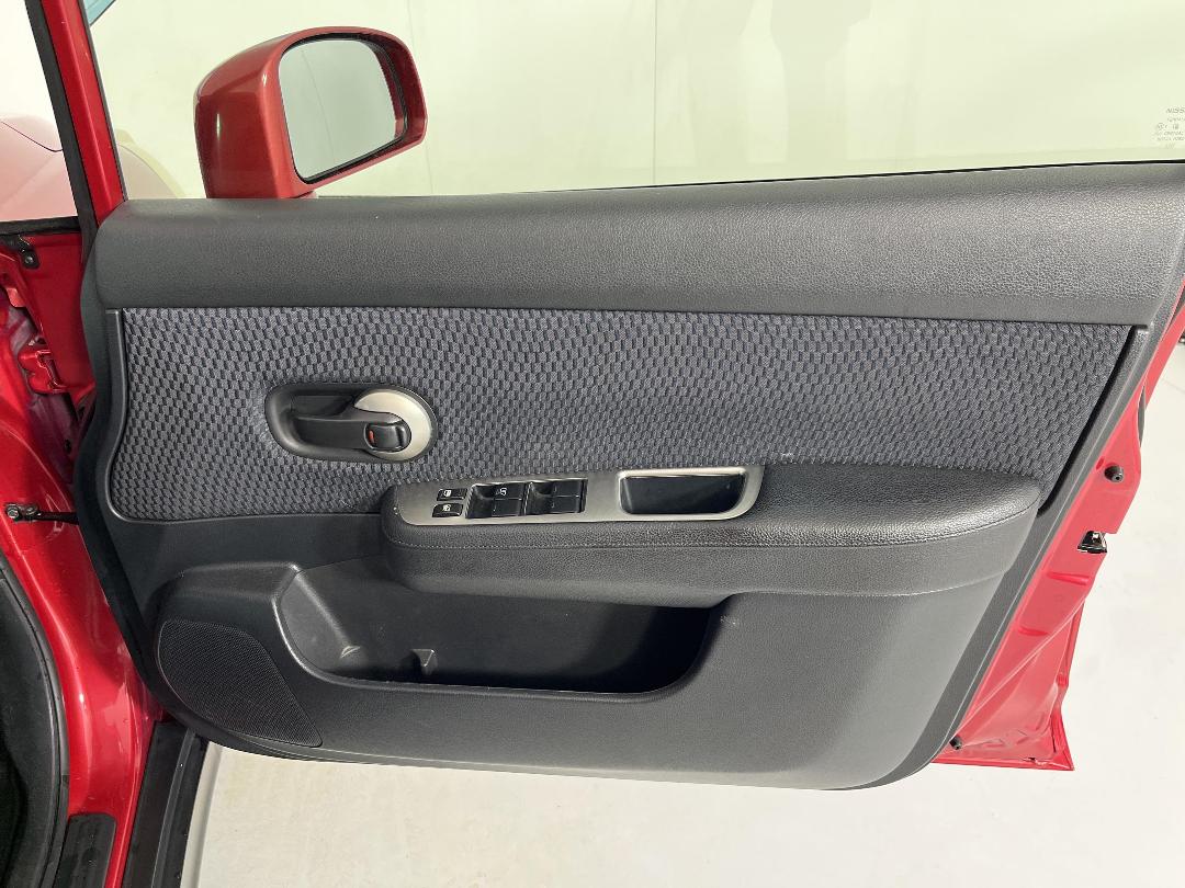 Photo '15' of Nissan Tiida Photo '15' of Nissan Tiida